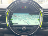 ●MINI純正ナビ:一体感のあるナビは、高級感ある車内を演出してくれます。Bluetooth再生などオーディオ機能も充実しておりますので、運転もより楽しめます♪