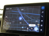 メーカー装着のディスプレイオーディオを装備しております。