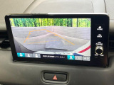 【バックカメラ】駐車時に後方がリアルタイム映像で確認できます。大型商業施設や立体駐車場での駐車時や、夜間のバック時に大活躍!運転スキルに関わらず、今や必須となった装備のひとつです!