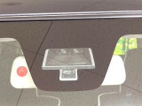 【スズキ セーフティサポート】走行中に前方の車両等を認識し、衝突しそうな時は警報とブレーキで衝突回避と被害軽減をアシスト。より安全にドライブをお楽しみいただけます。