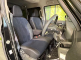 運転席まわりには十分なスペースがあり、大柄な方でもゆったり運転していただける環境です。