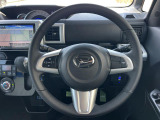 インテリアに合わせたデザインのステアリングは、運転される方のことも考え、運転しやすい形状、大きさです。是非一度、実際に触ってお確かめください。
