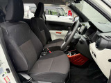 運転席シート廻りは使用感も少なく、良好な状態となっています。前オーナー様が丁寧に使っていたことがよくわかりますね。