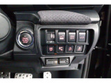 キーレスアクセス&プッシュスタート。アクセスキーを携帯して運転席か助手席のドアハンドルの内側に触れるだけで開錠 ドアハンドルのセンサーに触れて施錠