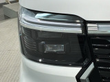 LEDヘッドライトは、点灯の瞬間から最大光量を発揮し、突然暗くなるトンネルなどでの安定感を高めます。