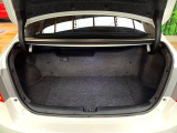 積み下ろしのしやすいデッキにはたっぷりと荷物を積み込んでいただけます。遊びから仕事まで、様々なシーンで頼れます♪