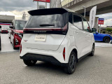 100%電気自動車 届出済未使用車 車検整備付き LEDヘッドライト バックカメラ インテリジェントキー オートエアコン プライバシーガラス
