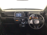 【前方視界】開放的な前方視界!運転がしやすく疲れにくいです♪窓が大きく、見通しがとっても良いおクルマですよ♪