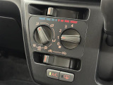 【エアコン】空気の入れ替え、快適な車内環境づくりの必須装備。エアコンちゃんとついてます。ダイヤル式で直感的な操作ができますね!