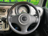 インテリアに合わせたデザインのステアリングは、運転される方のことも考え、運転しやすい形状、大きさです。是非一度、実際に触ってお確かめください。