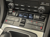 シートヒーターは、座面と背もたれを素早く暖め、寒い季節でも快適な車内環境を提供する純正装備です。