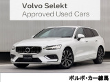 フロントグリル内のエンブレムにレーダーとカメラが組み込まれた。それに伴いエンブレムは立体的なものからフラットなデザイン