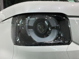 LEDヘッドライトは、点灯の瞬間から最大光量を発揮し、突然暗くなるトンネルなどでの安定感を高めます。