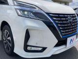【LEDヘッドライト】悪天候や夜間走行時も良好な視界を確保し安心して運転できる高輝度LEDヘッドライトを装備!点灯速度が早く、消費電力も抑えられています。