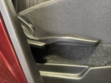シートハイトアジャスターが付いているので運転姿勢を調整するのに便利ですね。身長に合ったシートポジションは安全運転や疲労軽減にもつながります。