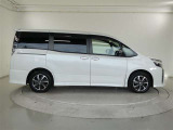 両側パワースライドドア付きだから、狭い駐車スペースなどでの 乗り降りラクラク!小さなお子さまのいるご家庭には嬉しい装備。