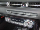 四季を通じて車内を快適に保つオートエアコンを装備しています。又、冬場の朝一のスタート時には大変嬉しいシートヒーターを運転席&助手席に装着、ヒーターが効き始めるまでの冷間時でも快適にスタート出来ます。
