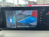 『アラウンドビューモニター』はスムーズな駐車と安全確認をサポートします。