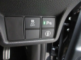 パーキングセンサーや横滑りを防ぐVSA等のスイッチ類は運転席の右側、手の届きやすい位置にあります。