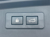 【パワーバックドア】スマートキーや運転席のボタンを押すだけでリアゲートが自動で開閉します!荷物を持っている時や、高い位置にあるバックドアを閉める際に便利な機能です♪