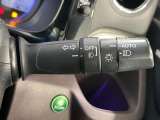 【オートライト】周りの明るさに応じて自動でヘッドライトの点灯・消灯ができる機能です!ライトの付け忘れ・消し忘れなどが無くなり、雨の日や夕方の走行も安心!トンネル通過時も便利ですね♪
