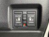 【両側パワースライドドア】スマートキーや運転席のスイッチで後席両側スライドドアの開閉が可能♪電動だから力を入れてドアを開ける必要が無く、小さなお子様でも簡単に開け閉めでき快適です♪