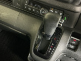 発進時から滑らかに加速する無段階変速のCVTはストップ&ゴーの多い街の中も快適です