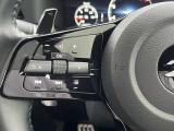 ステアリングスイッチでナビやオーディオ操作ができます。
