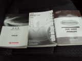 車両の取り扱い説明書とナビゲーションの取り扱い説明書は共に揃っております。