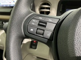 ステアリングにオーディオ操作スイッチが付いています。オーディオ画面に直接タッチしなくても操作が出来ますので、運転に集中できます。