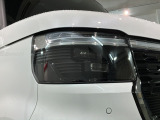 LEDヘッドライトは、点灯の瞬間から最大光量を発揮し、突然暗くなるトンネルなどでの安定感を高めます。