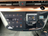 タッチパネルのオートエアコンを装備。、自動で車内の温度調節してくれる便利な装備です。シ-トヒータ-・ハンドルヒータ-付です。