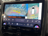 【パノラミックビューモニター】専用のカメラにより、上から見下ろしたような視点で360度クルマの周囲を確認することができます☆死角部分も確認しやすく、狭い場所での切り返しや駐車もスムーズに行えます。