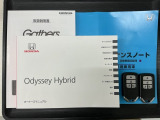 スマートキーは鍵をバッグに入れたままでもドアロックの開閉やエンジンのON・OFFができます。夜間や雨の日も鍵を探さなくて良いので便利です。