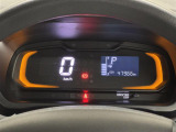 【メーターまわり】ドライバーから見やすい位置にあって安全運転に寄与します。マルチインフォメーションディスプレイでは、クルマに関するたくさんの情報を確認可能。