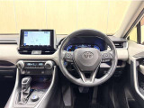 RAV4ならではの見晴らしのよい前方視界で、快適なドライブをお楽しみいただけます。