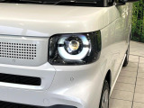 【LEDヘッドライト】悪天候や夜間走行時も良好な視界を確保し安心して運転できる高輝度LEDヘッドライトを装備!点灯速度が早く、消費電力も抑えられています。