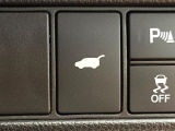 【パワーバックドア】スマートキーや運転席のボタンを押すだけでリアゲートが自動で開閉します!荷物を持っている時や、高い位置にあるバックドアを閉める際に便利な機能です♪