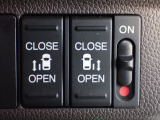 運転席からもスライドドアをボタン操作でスピーディーに開閉できます!またスマートキーでも操作できるので便利です。