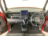 【前方視界】開放的な前方視界!運転がしやすく疲れにくいです♪窓が大きく、見通しがとっても良いおクルマですよ♪