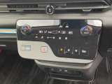 移動時の車内も快適に オートエアコンです