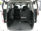 サードシートは5:5分割可倒式を採用しておりますので、乗車人数やお荷物の量に併せてアレンジが可能です♪