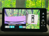 【マルチビューカメラシステム】専用のカメラにより、上から見下ろしたような視点で360度クルマの周囲を確認することができます☆死角部分も確認しやすく、狭い場所での切り返しや駐車もスムーズに行えます。