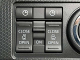 両側電動スライドドアのスイッチ付です。車内からもスイッチひとつで楽にドアの開閉が可能です。電動なので開閉時に力を使う必要がなく、半ドアになることもありません!
