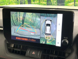 【パノラミックビューモニター】専用のカメラにより、上から見下ろしたような視点で360度クルマの周囲を確認することができます☆死角部分も確認しやすく、狭い場所での切り返しや駐車もスムーズに行えます。