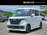 中古車専門再生工場にて熟練専任スタッフが丁寧に清掃、仕上げを実施しております。また、お客様に安心してご検討いただける様、公取協が定める基準に基づき車両検査を実施し、車両状態評価証を発行しております。
