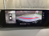 狭い場所での駐車やすれ違いなどでより的確な運転操作に役立つ360&deg;ビューモニターが装備されています。