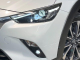 【LEDヘッドライト】悪天候や夜間走行時も良好な視界を確保し安心して運転できる高輝度LEDヘッドライトを装備!点灯速度が早く、消費電力も抑えられています。