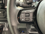 ステアリングにオーディオ操作スイッチが付いています。オーディオ画面に直接タッチしなくても操作が出来ますので、運転に集中できます。