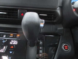 シンプルにお使いやすいシフトレバー
